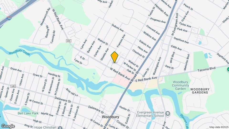 121 Oak St Map and Location Details