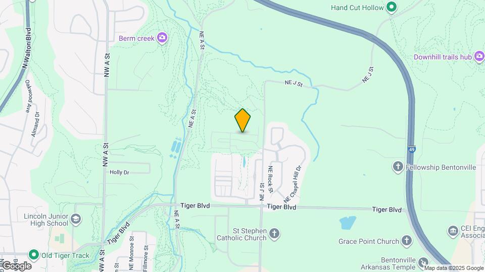 921 NE Hts Ln Map and Location Details