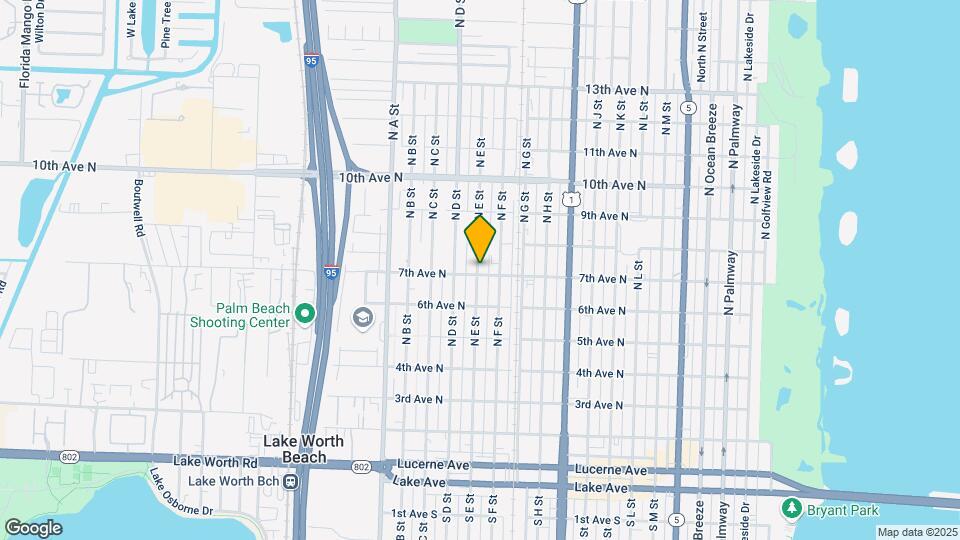 702 N E St Mapa y Detalles de la Ubicación