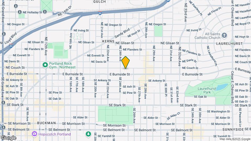 2434 NE Couch St Mapa y Detalles de la Ubicación