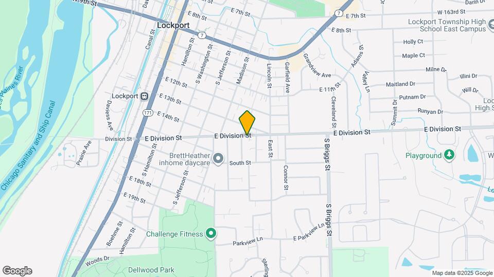 557 E Division St Map and Location Details