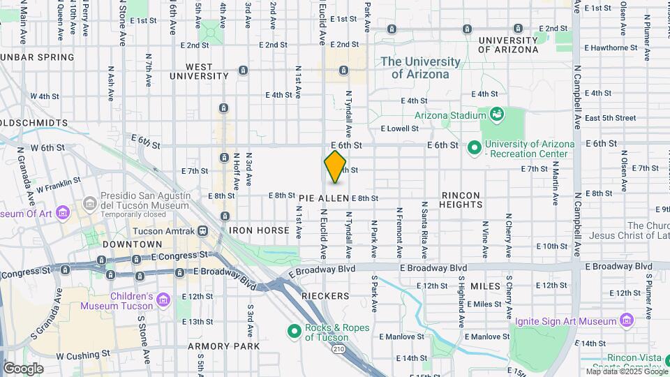 821 E 8th St Mapa y Detalles de la Ubicación