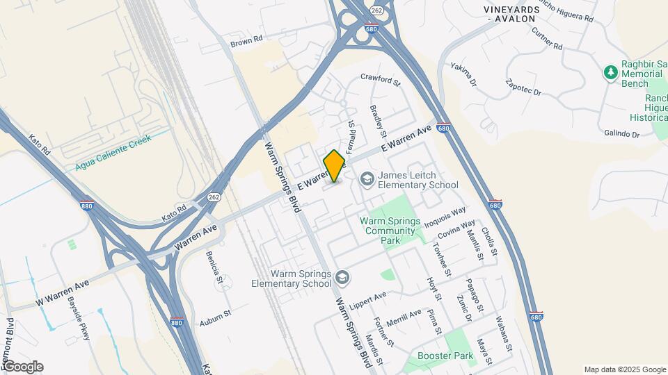 215 E Warren Common Map and Location Details