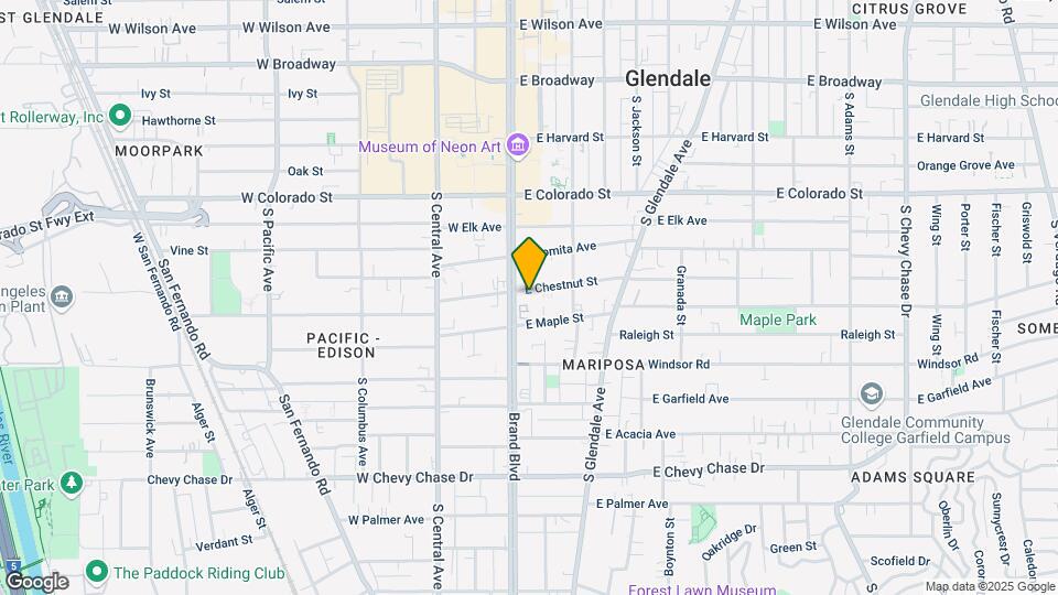 110-112 E Chestnut St Mapa y Detalles de la Ubicación
