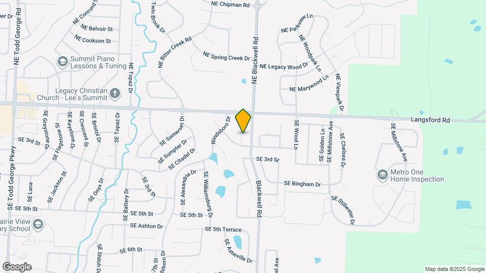 121 SE Nottingham Ct Map and Location Details