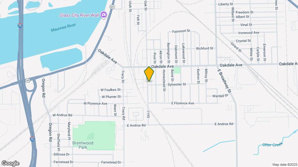 1661 Oak St Map and Location Details