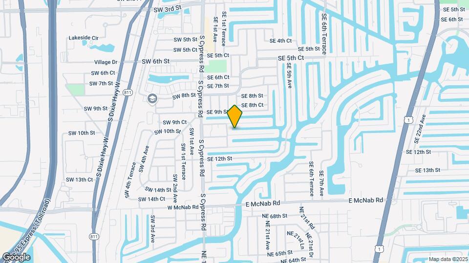 221 SE 10th St Map and Location Details