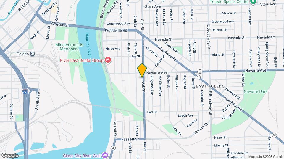 824 Oak St Map and Location Details