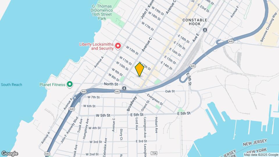 16 W 10th St Map and Location Details